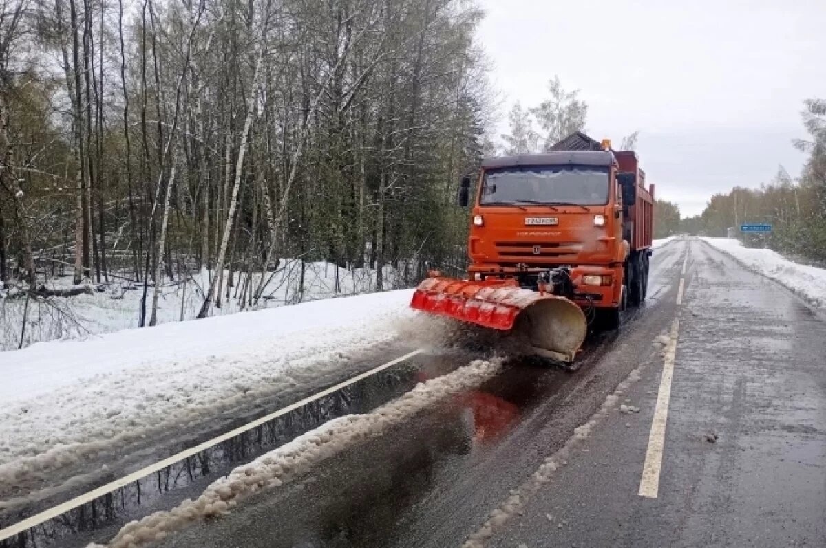    Дорожные службы Тверской области ликвидируют последствия майского циклона