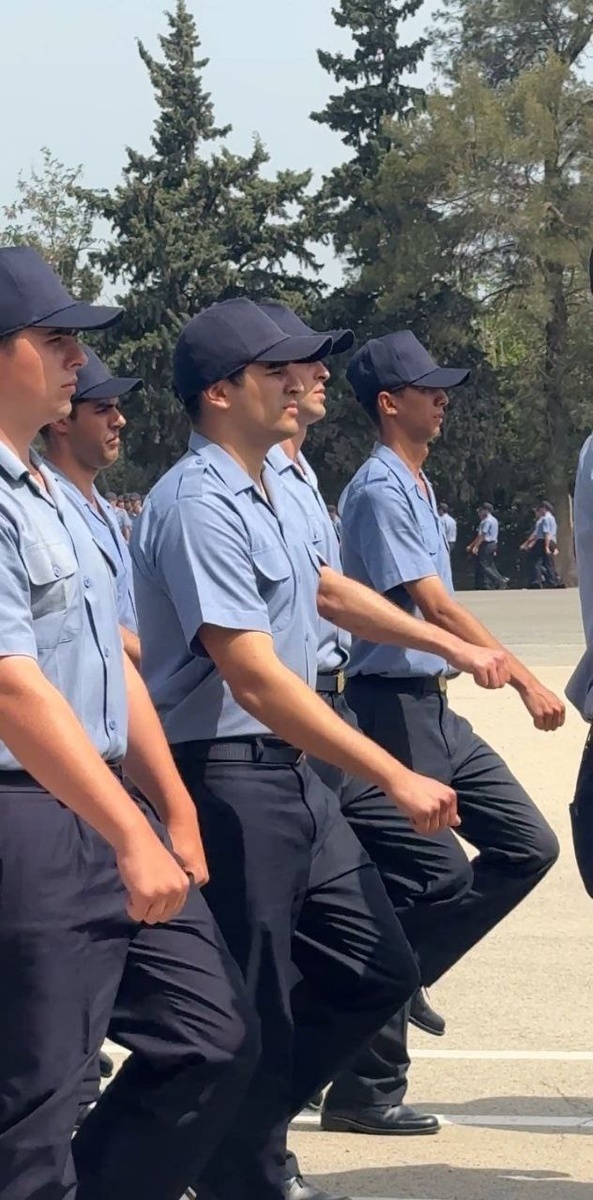 Мерт Рамазан Демир марширует