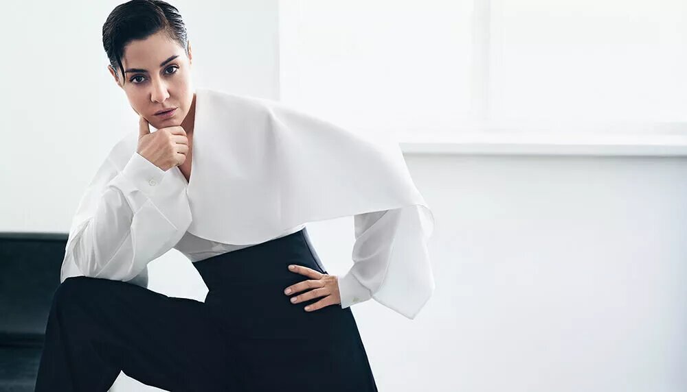 Блузка, The arch; брюки, AMRO; лоферы, Idol📷
