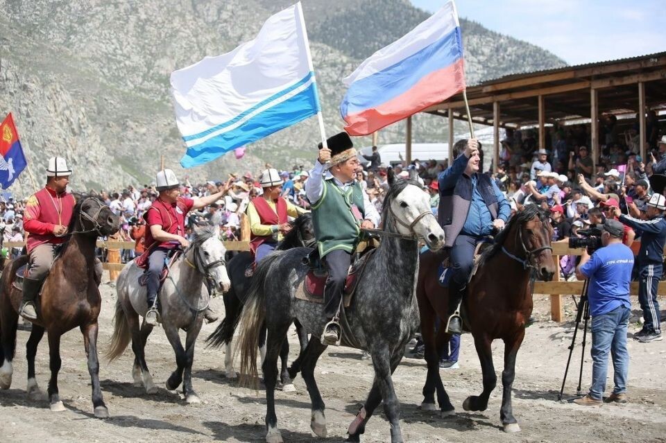    Фестиваль "Чике-Таманская весна – когда цветет маральник". Источник: altai-republic.ru