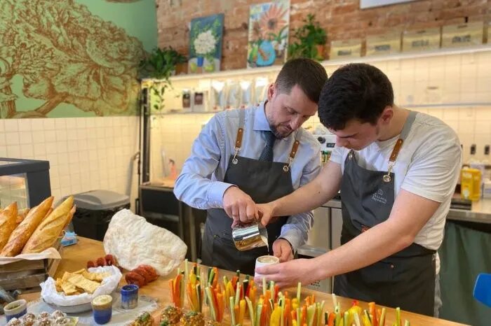 Часть персонала кафе – ребята с ограниченными возможностями здоровья. // Фото предоставлено Татьяной Степановой