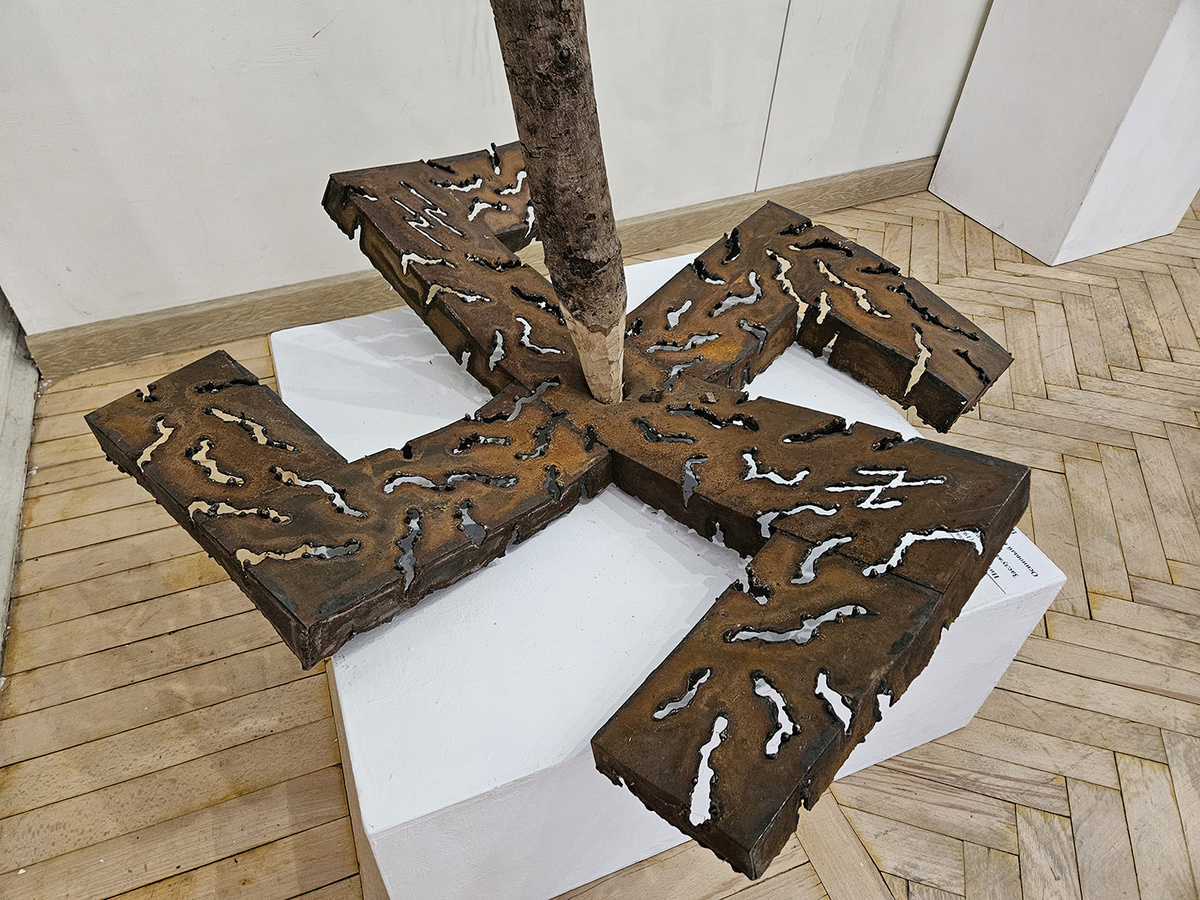 "Осиновый кол на могилу фашизма" Владимира Никифорова