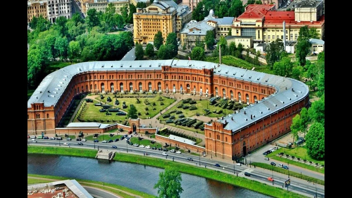 вид сверху на музей Артиллерии