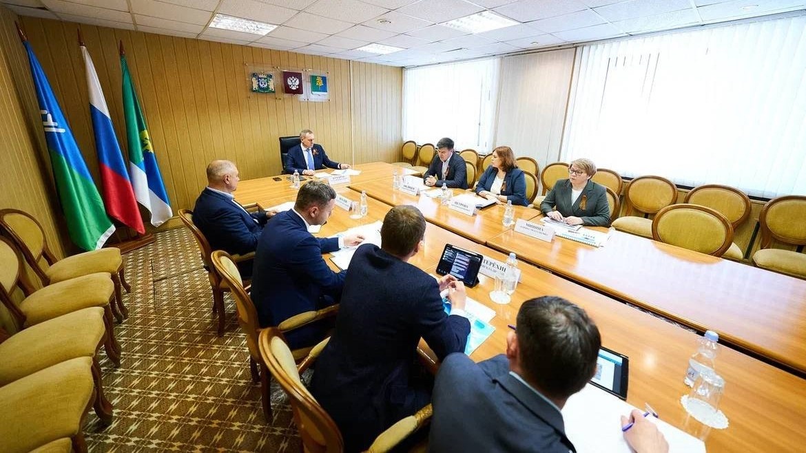    Губернатор Югры Руслан Кухарук провел рабочее совещание в Междуреченском