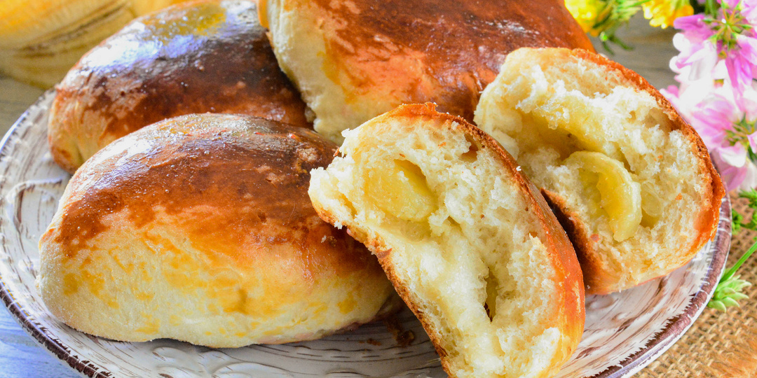 Не забивайте тесто мукой – они потеряют мягкость! Вот как сделать воздушные пирожки с бананами, чтобы пахло на весь дом