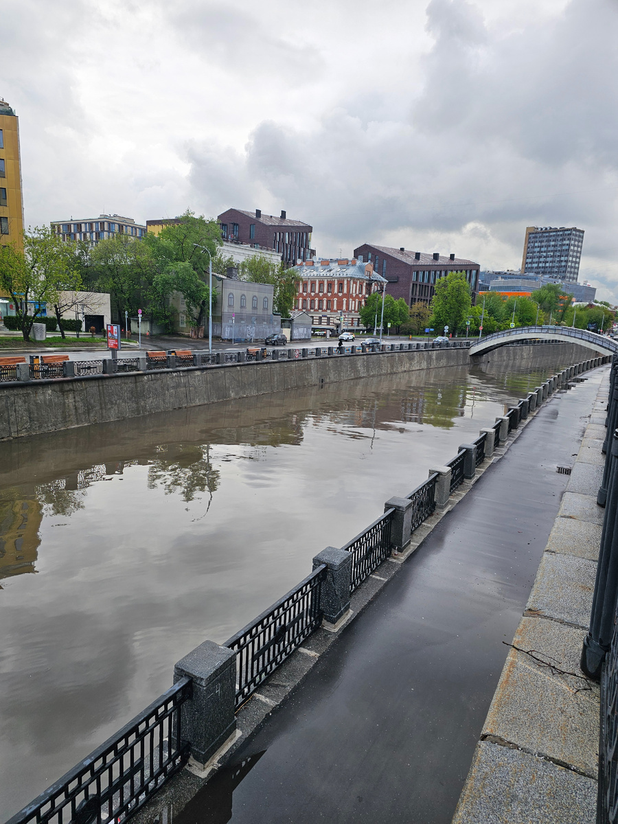 Здание из красного кирпича и есть отель Turris Hotel Tagansky