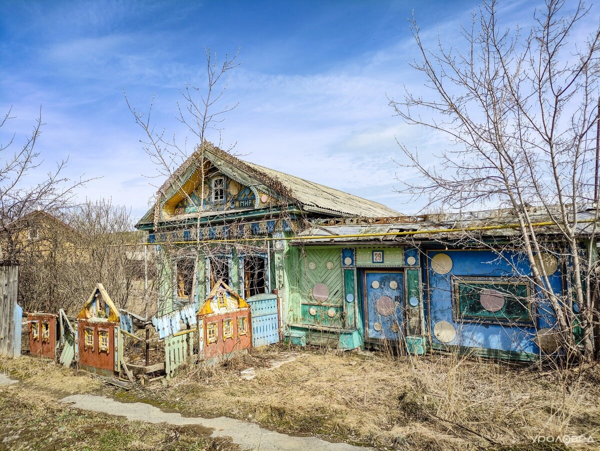 Хозяин видимо умер а детям -внукам не надо.