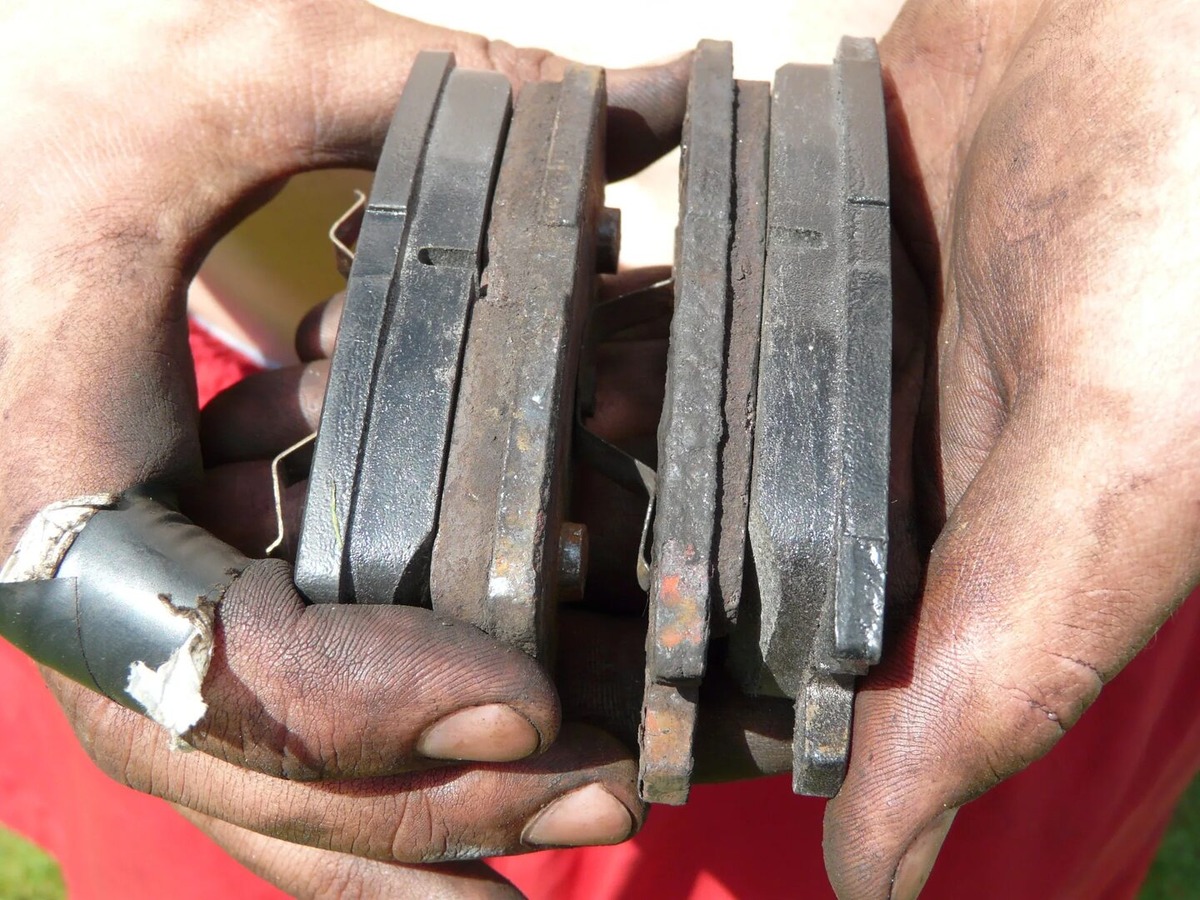 Результат постоянной езды «на тормозах» — одна из самых частых ошибок новичков