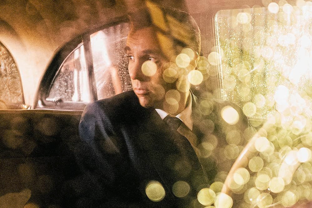 Кадр из фильма «Monsieur Aznavour». Режиссеры: Мехди Идир, Гран Кор Маляд. Производство: Beside Productions, Centre National du Cinéma, Kallouche Cinéma, Le Tax Shelter du Gouvernement Fédéral de Belgique, Logical Content Ventures, Mandarin Films, Netflix, Pathe, Région Ile-de-France, Société des Producteurs de L'Angoa, TF1, TF1 Films Production, TMC. Прокат: Парадиз