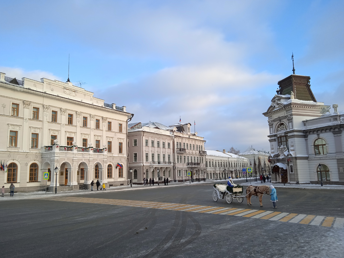 Влево уходит улица Кремлёвская. Фото автора, январь 2022г.