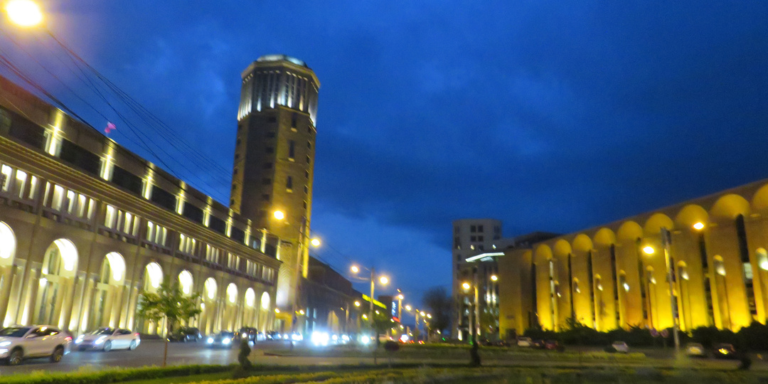 Путешествие по Армении. День 9: крепость Эребуни, Музей манускриптов "Матенадаран", парк 2800-летия Еревана