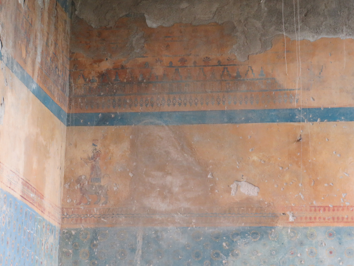Восстановленная настенная роспись в крепости Эребуни