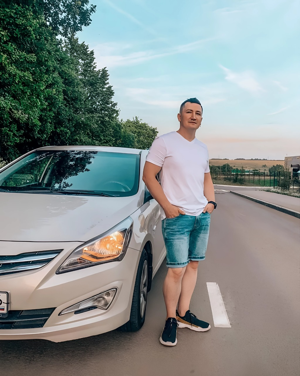 Да фото не свежее, здесь мне 35, но паспорт предъявлять все равно приходится, особенно когда я говорил, что дважды папа. 