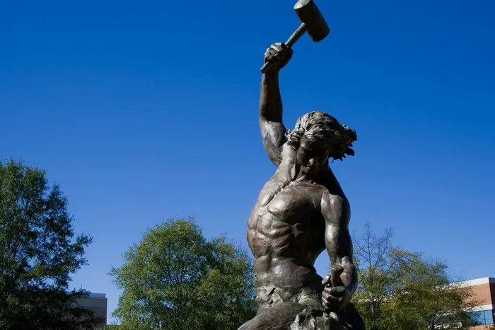 Скульптура Человек сделавший себя сам