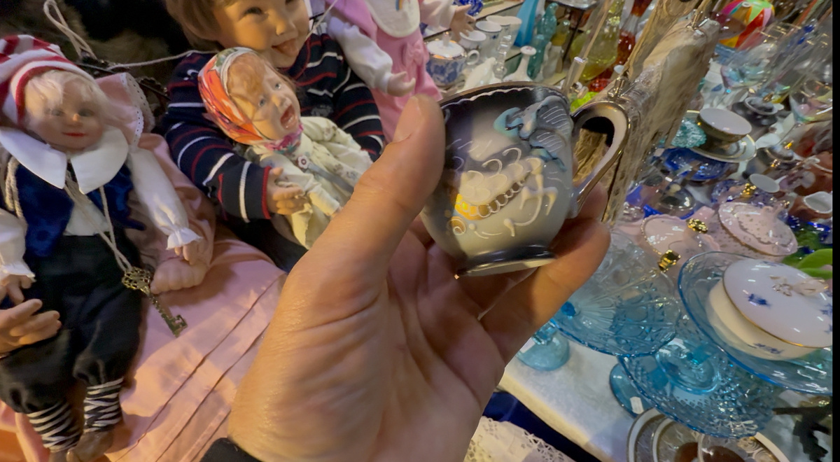 Японская кофейная чашка. Тонкостенный костяной фарфор 4000 р. Чашке  минимум 60 лет. Оригинал не подделка.