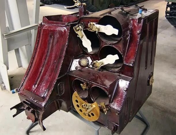 Зачем в танках СССР клали снаряды в топливные баки?