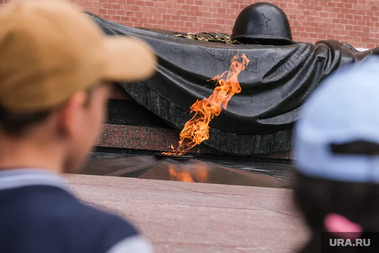 Даже если имена погибших воинов не установят, их с почестями похоронят в могиле Неизвестного Солдата
Фото: Георгий Бергал © URA.RU