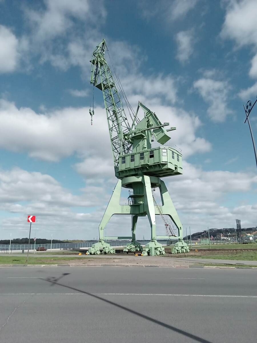 Портовый кран на Стрелке.