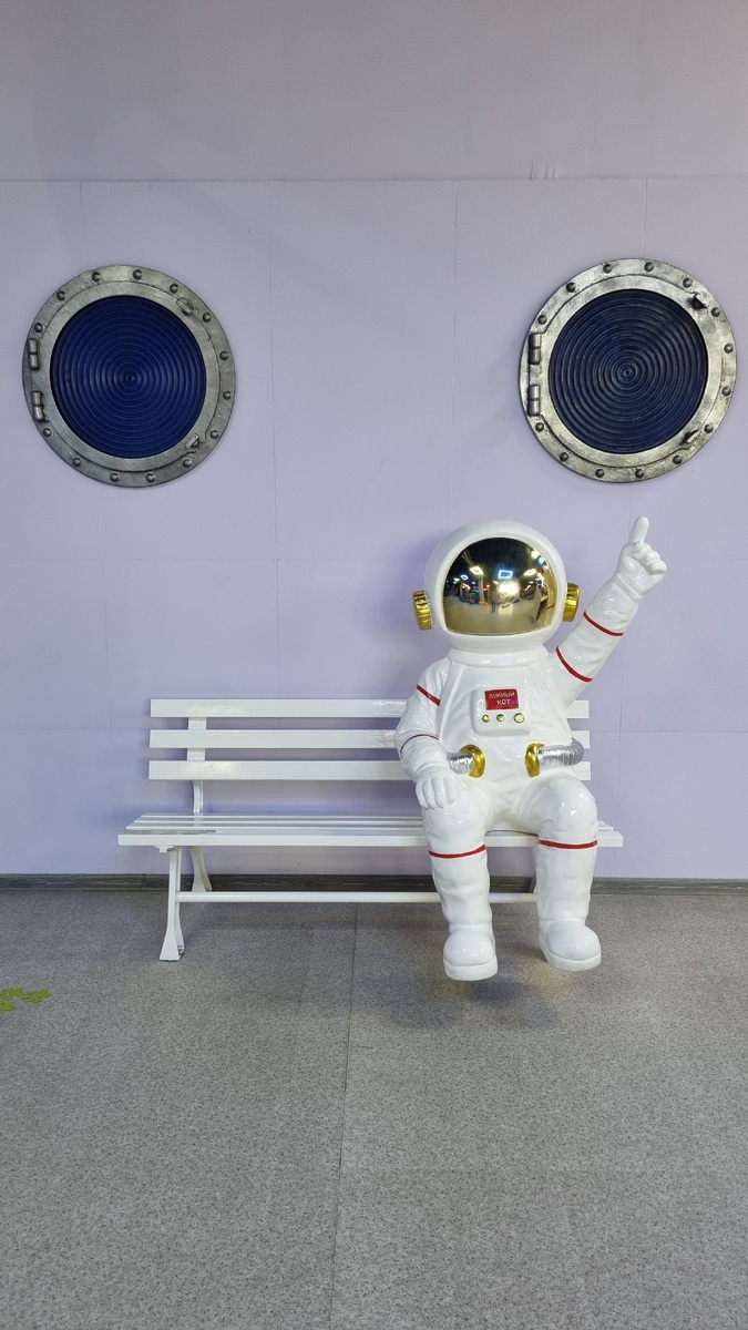 Этакая космическая тема с главным героем котом. Всё в сине-белых тонах и с подсветкой.