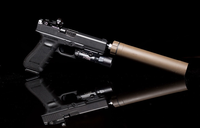 Glock 17 с глушителем AAC Tirant 9./ Фото: flickr.com