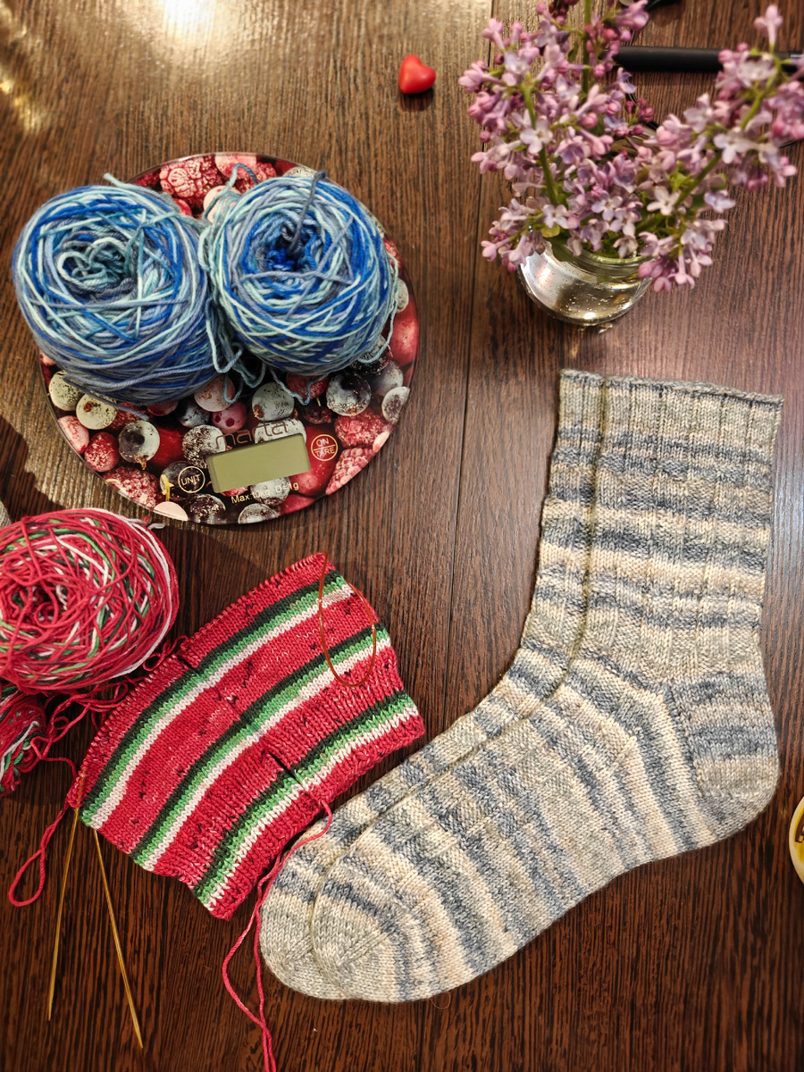 Подбор пряжи на одинаковые носки