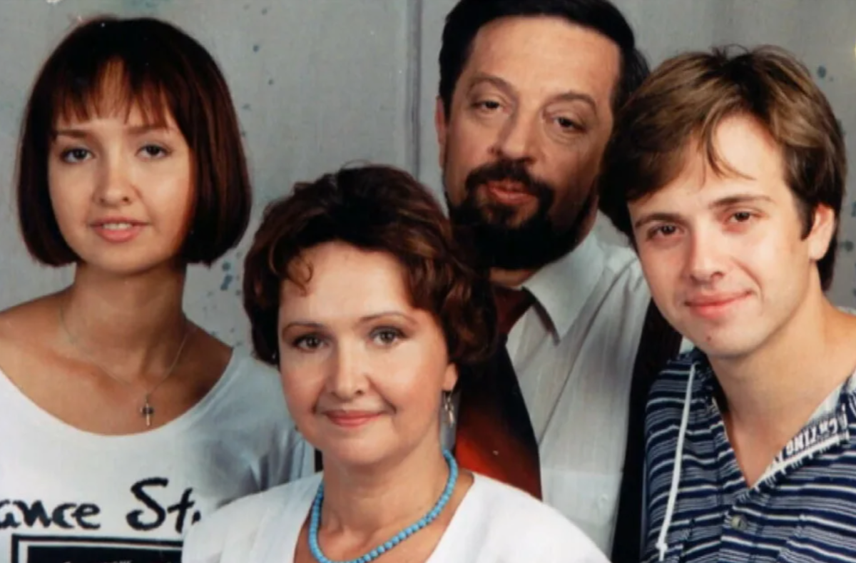 Андрей Губин с родителями и сестрой