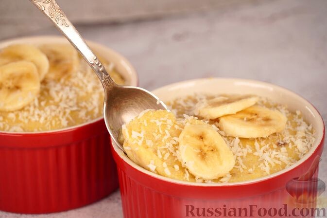 крупа кукурузная, молоко, вода, банан, кокосовая стружка, соль, сахар, масло сливочное