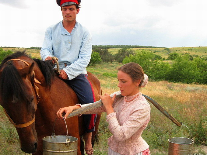 Кадр из сериала «Тихий Дон», 2015 год. Григорий и Аксинья в первой серии.