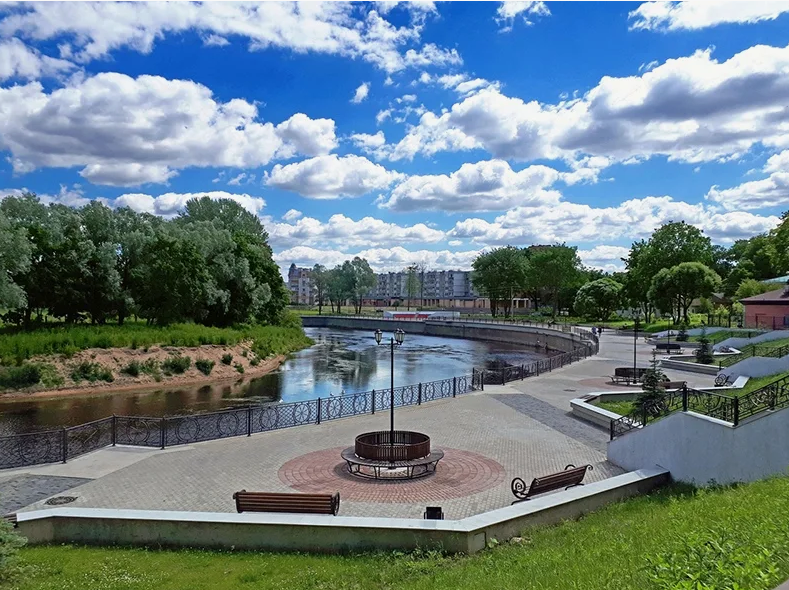 Завораживающая набережная города Луги