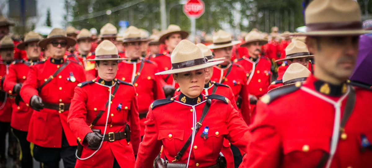 Канадская конная полиция — Королевская Канадская Полиция Лосей.