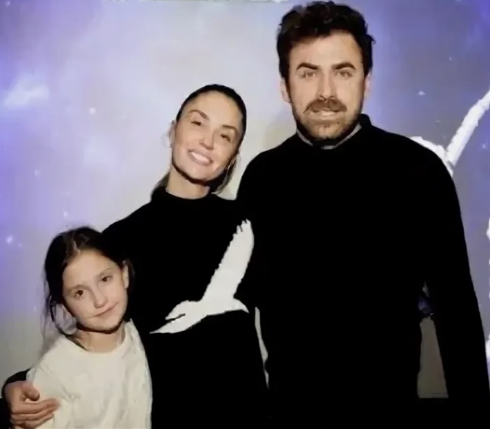 Агата Муцениеце с дочкой и Петр Дранга 