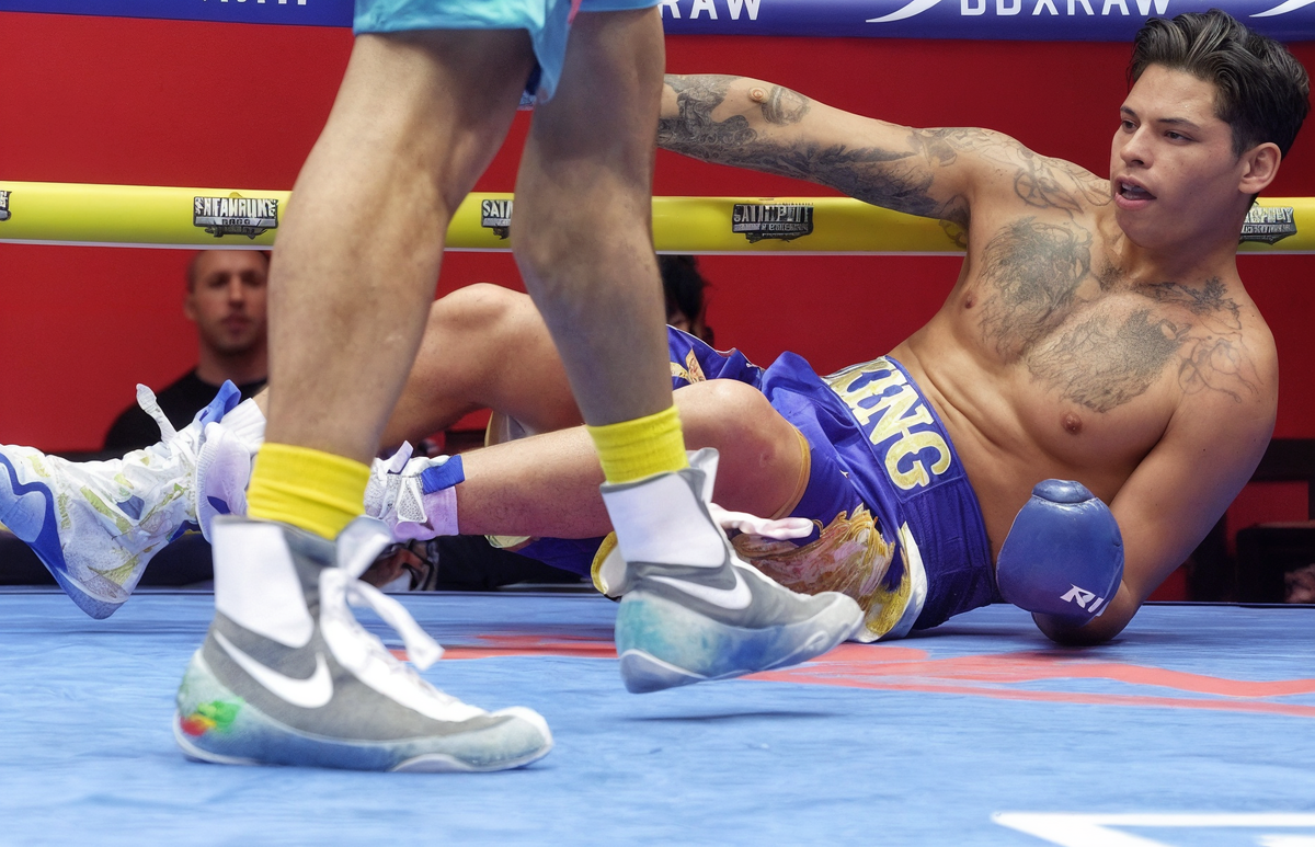 Райан Гарсия в нокдауне