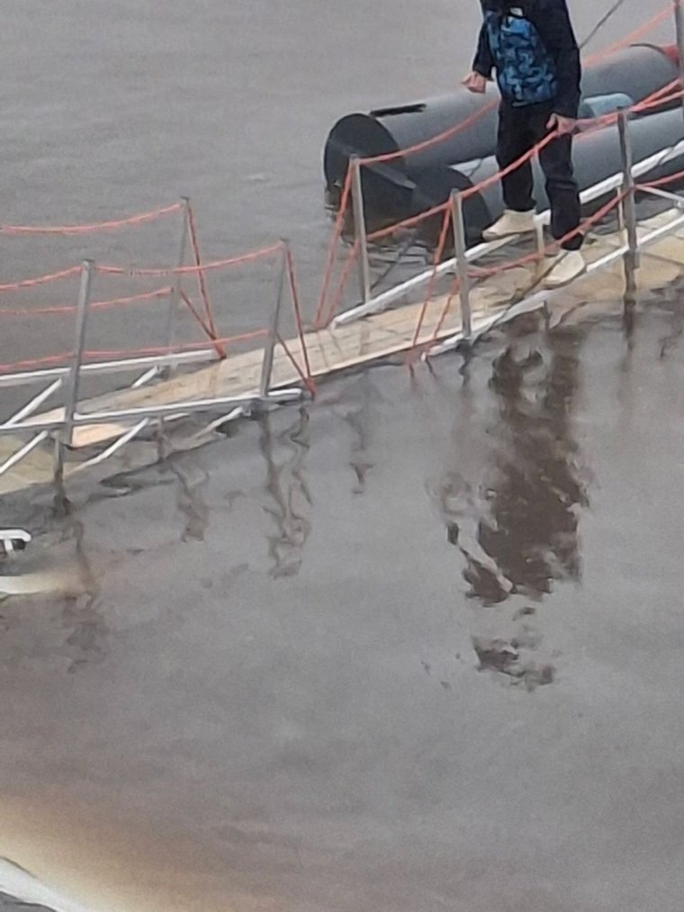 Уровень воды в Каме резко поднялся после начала сбросов паводковых вод через Камский гидроузел
Фото:ЧП Пермь/telegram-канал