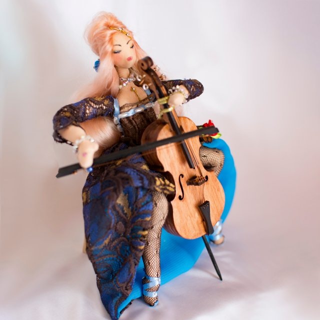 Виолончелистка