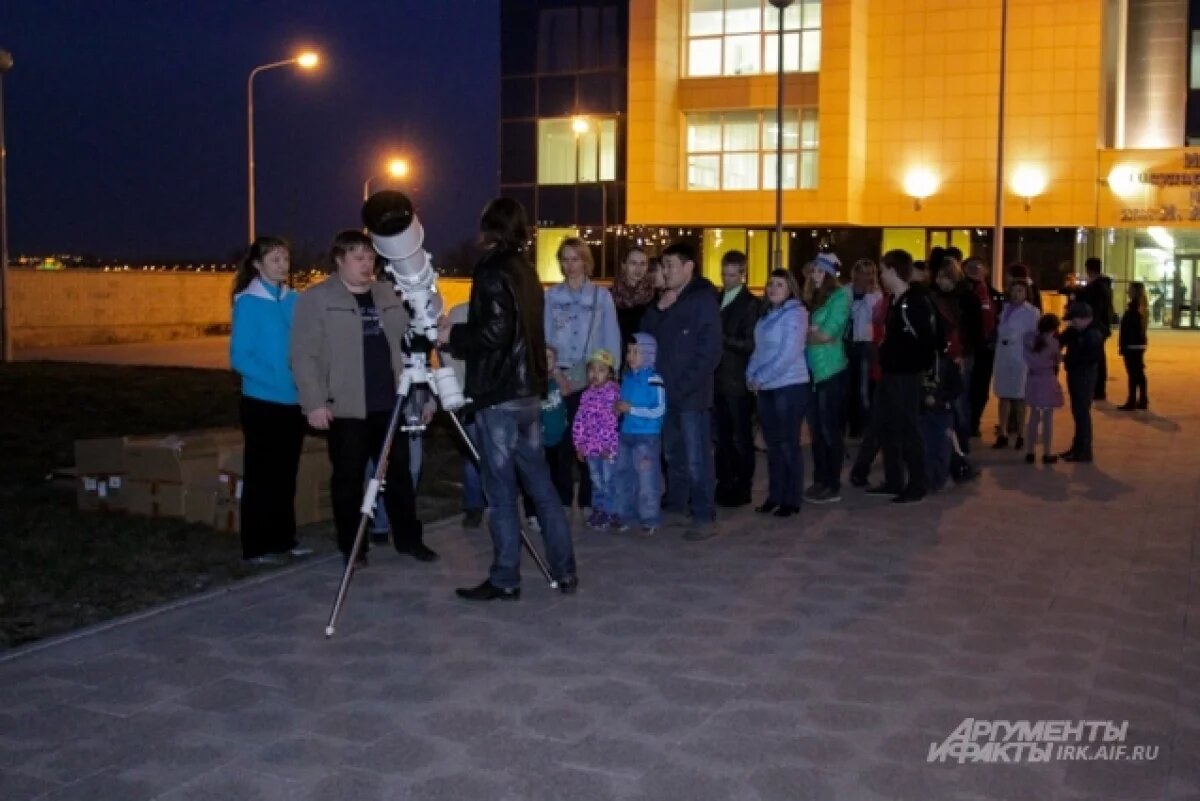    Наблюдения Луны в телескоп пройдут в Иркутской области 3 мая