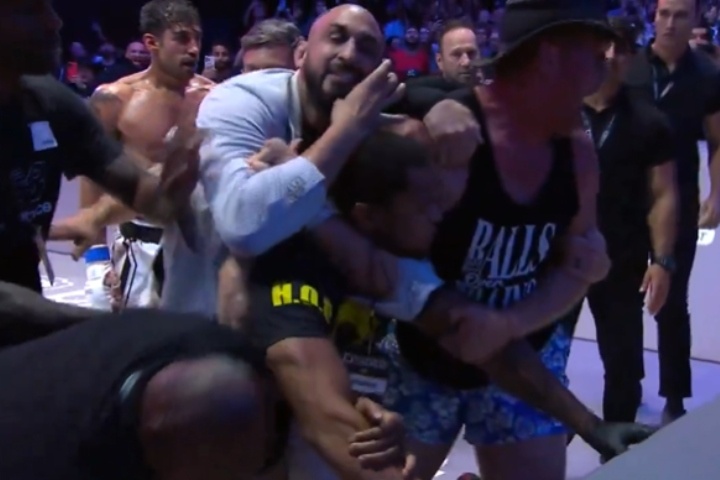 Уроки каратэ от президента Заиди.