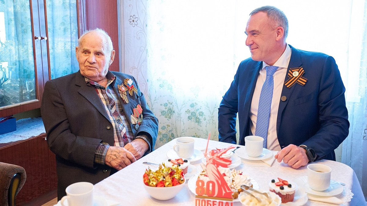    Губернатор Югры Руслан Кухарук побывал в гостях у ветерана Великой Отечественной войны