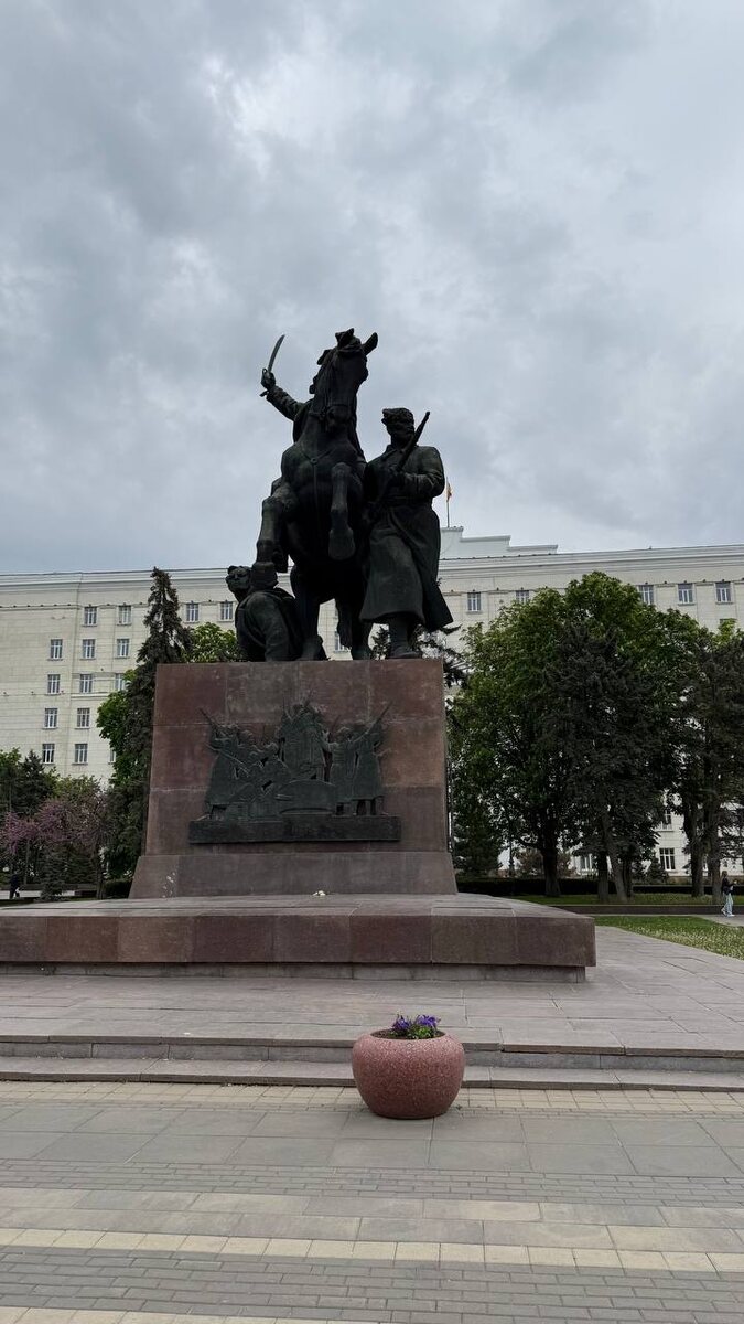 Памятник бойцам Первой конной армии