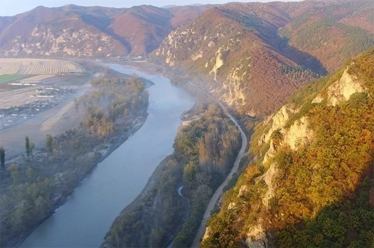    Синоптики рассказали, что в ближайшие 2 дня будет идти подъём воды на реках Уссури, Илистая, в среднем и нижнем течении реки Арсеньевка, на реках Большая Уссурка, Малиновка, Раздольна