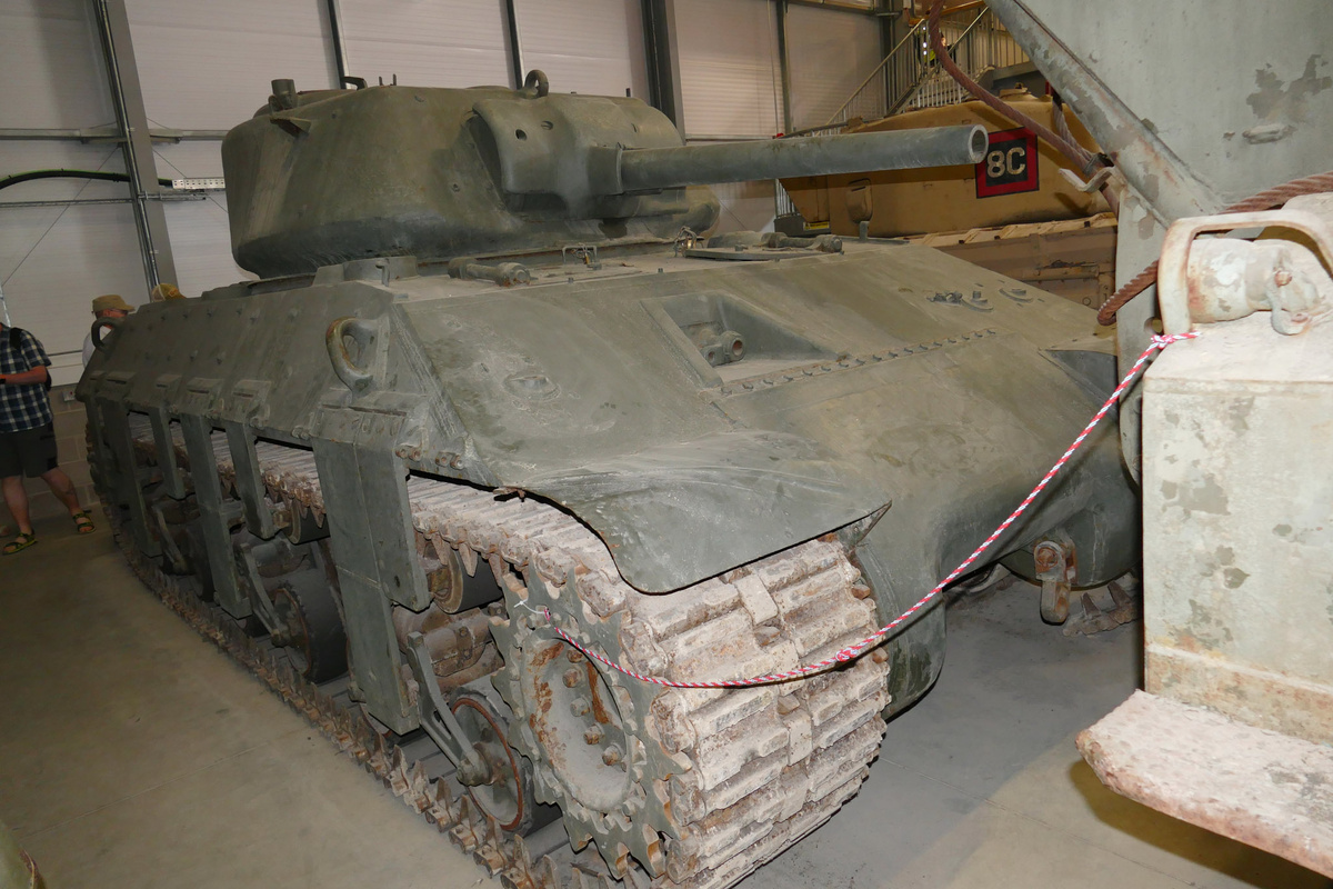 Так танк стоял в 2019 году. Плотненько...