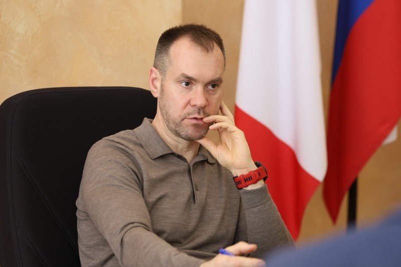    2 мая председатель регионального Заксобрания Сергей Жестянников посетил строящуюся поликлинику № 7 и две школы - № 40 и № 25,