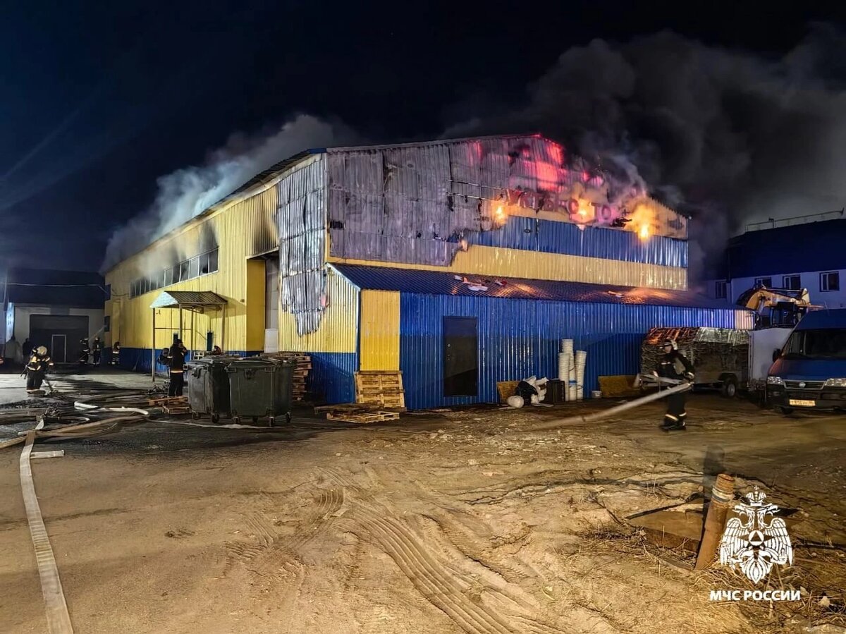    В Сургуте горел продуктовый склад