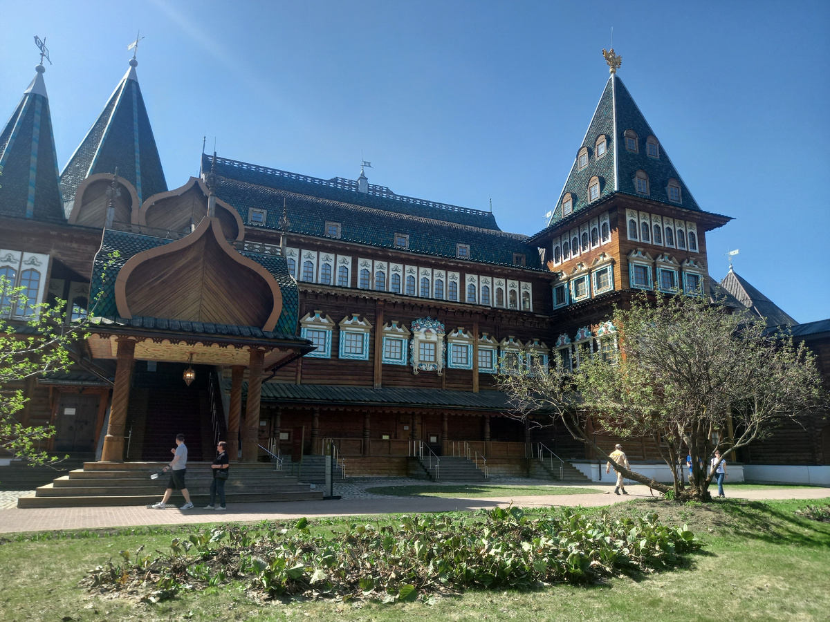 Это царский терем