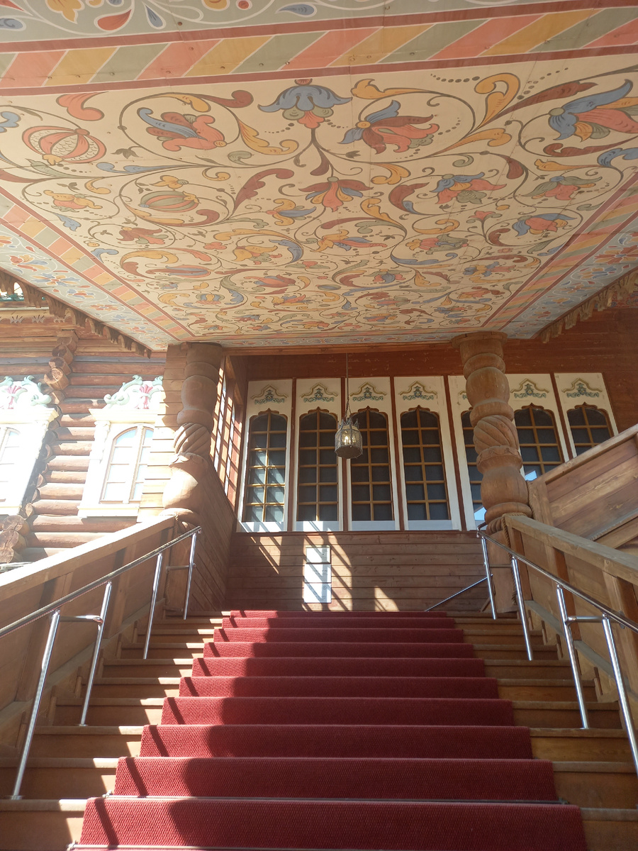 Вход на парадное крыльцо