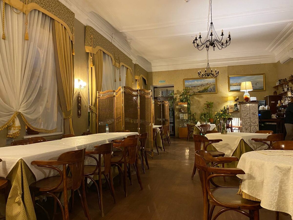 Вид на зал от балкона