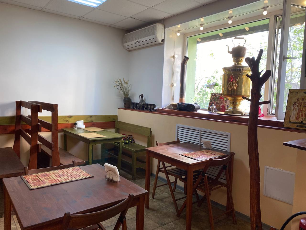 Самовар, иконы - православненько