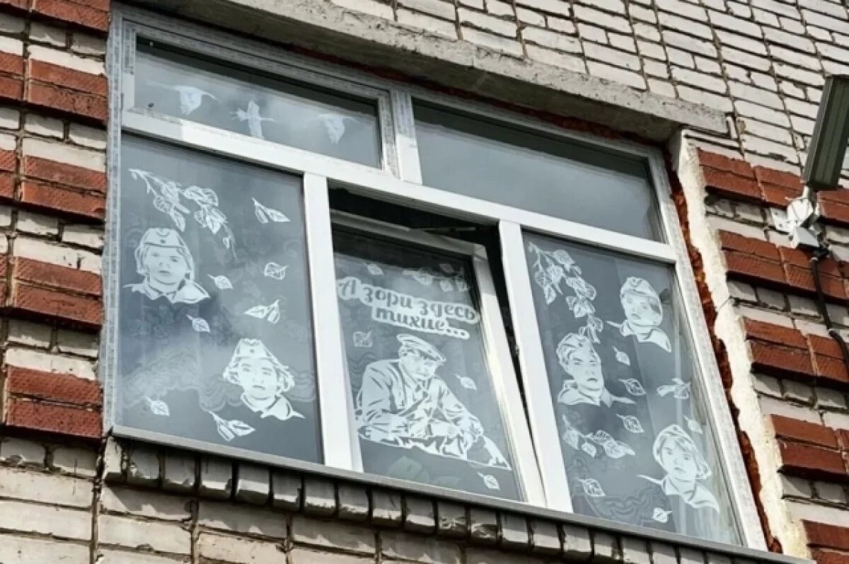    Более 19 тысяч окон украсили на Урале к 80-летию Победы