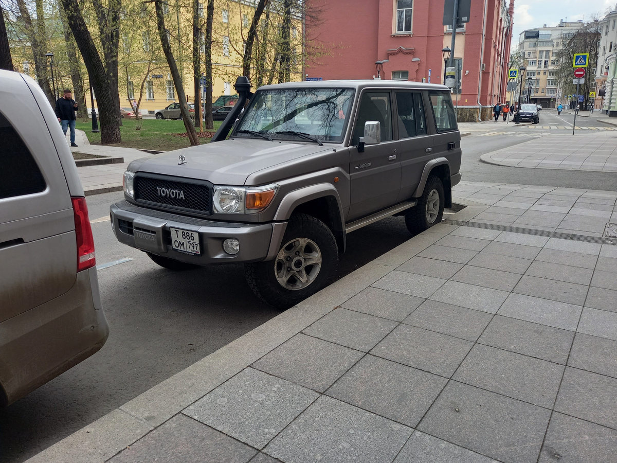Параллельный импорт автомобилей в Россию значительно снизился год к году.