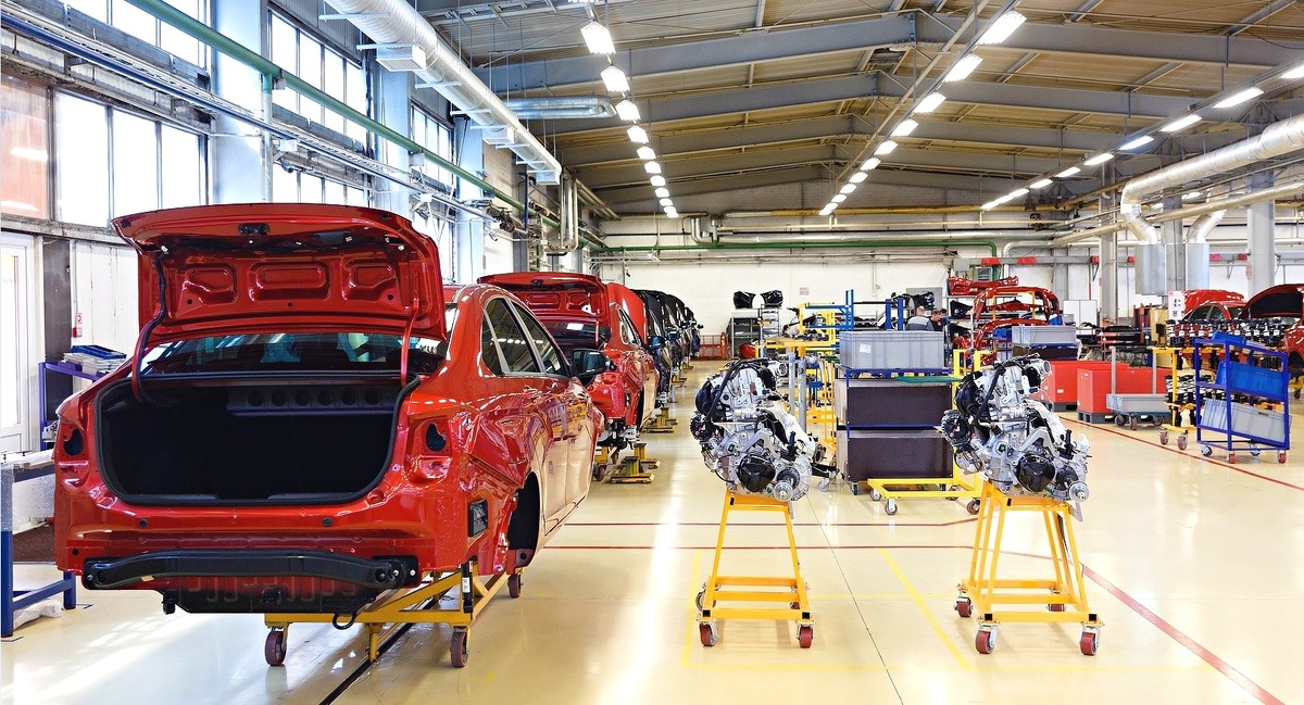 На майских праздниках АвтоВАЗ начнет подготовку к сборке нового кроссовера на базе Vesta: он появится уже в 2026 году