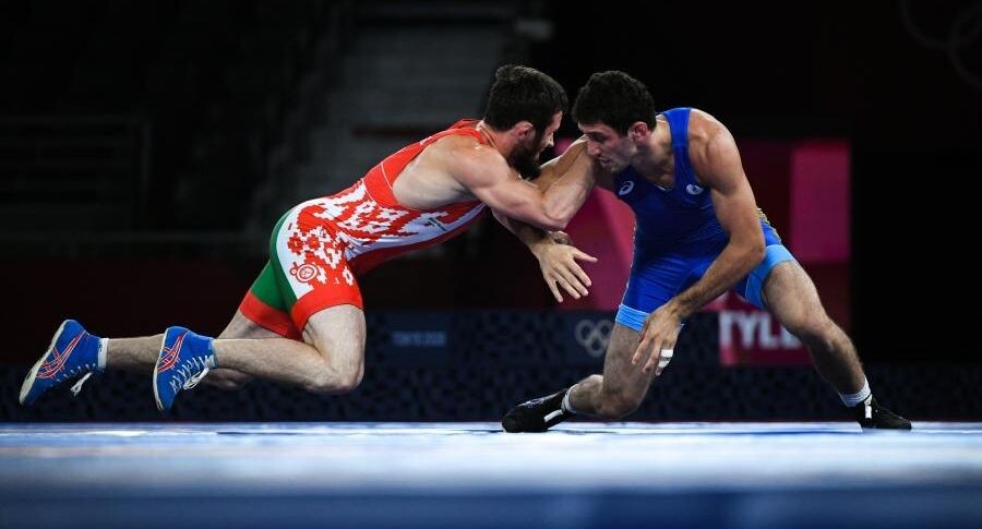    РИА Новости, Рамиль Ситдиков \ Справа налево: российский спортсмен, член сборной России (команда ОКР) Заурбек Сидаков и Магомедхабиб Кадимагомедов (Белоруссия)